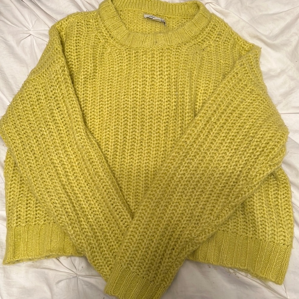 Green/yellow sweater